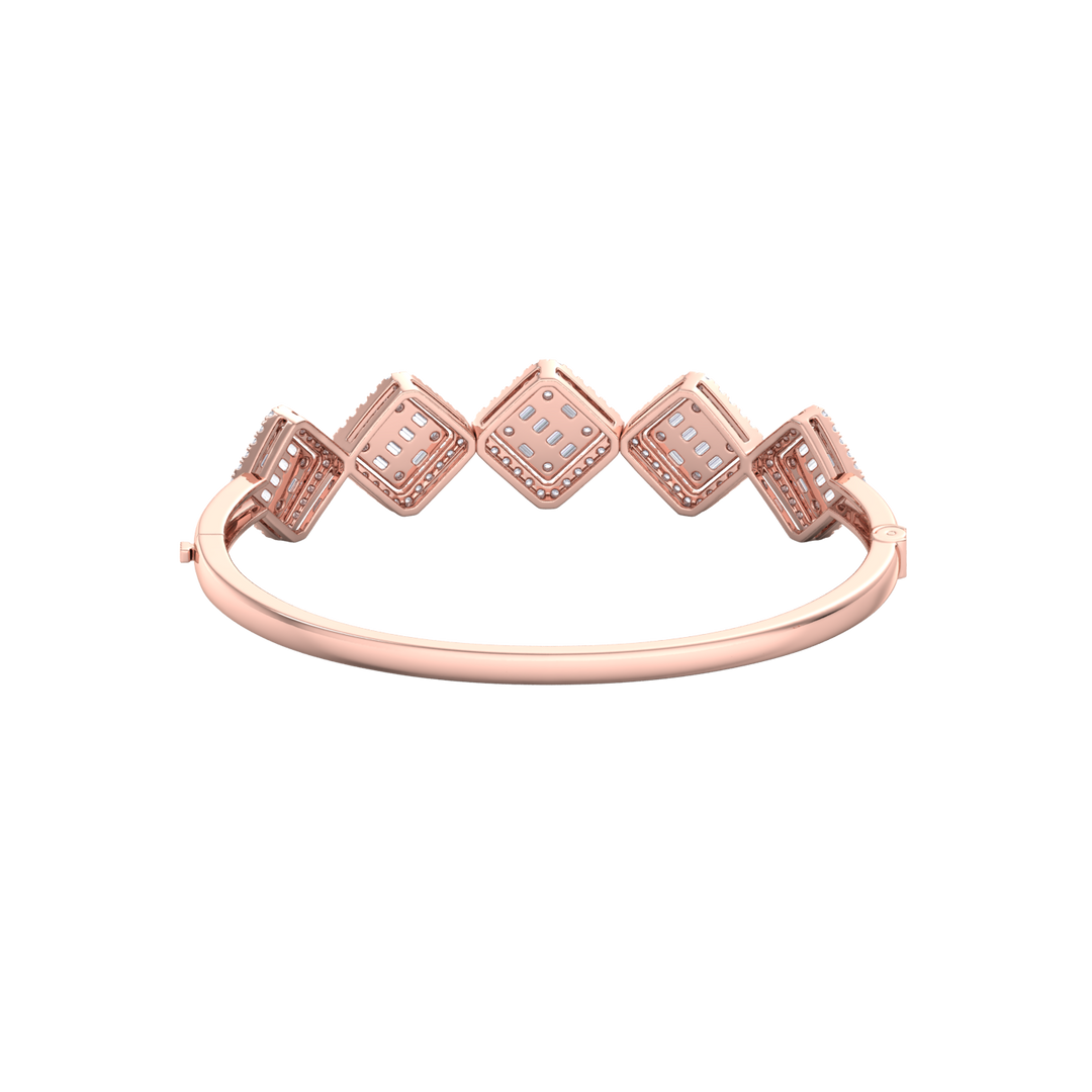 Diamond bangle in rose gold with white diamonds of 2.78 ct in weight