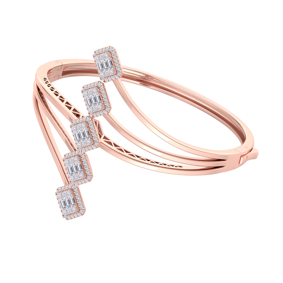 Diamond bangle in rose gold with white diamonds of 3.26 ct in weight