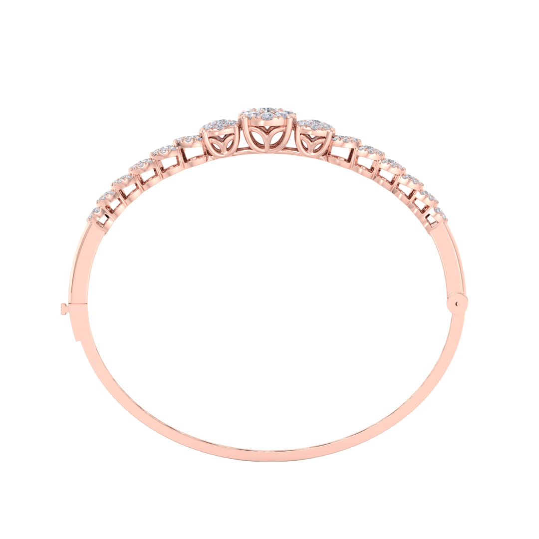 Diamond bangle in white gold with white diamonds of 2.44 ct in weight