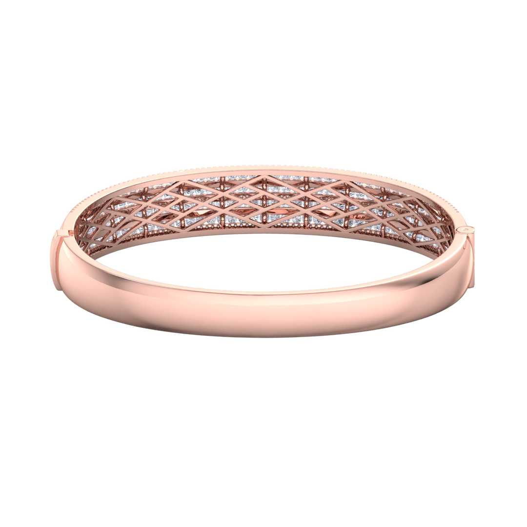 Diamond bangle in rose gold with white diamonds of 6.97 ct in weight