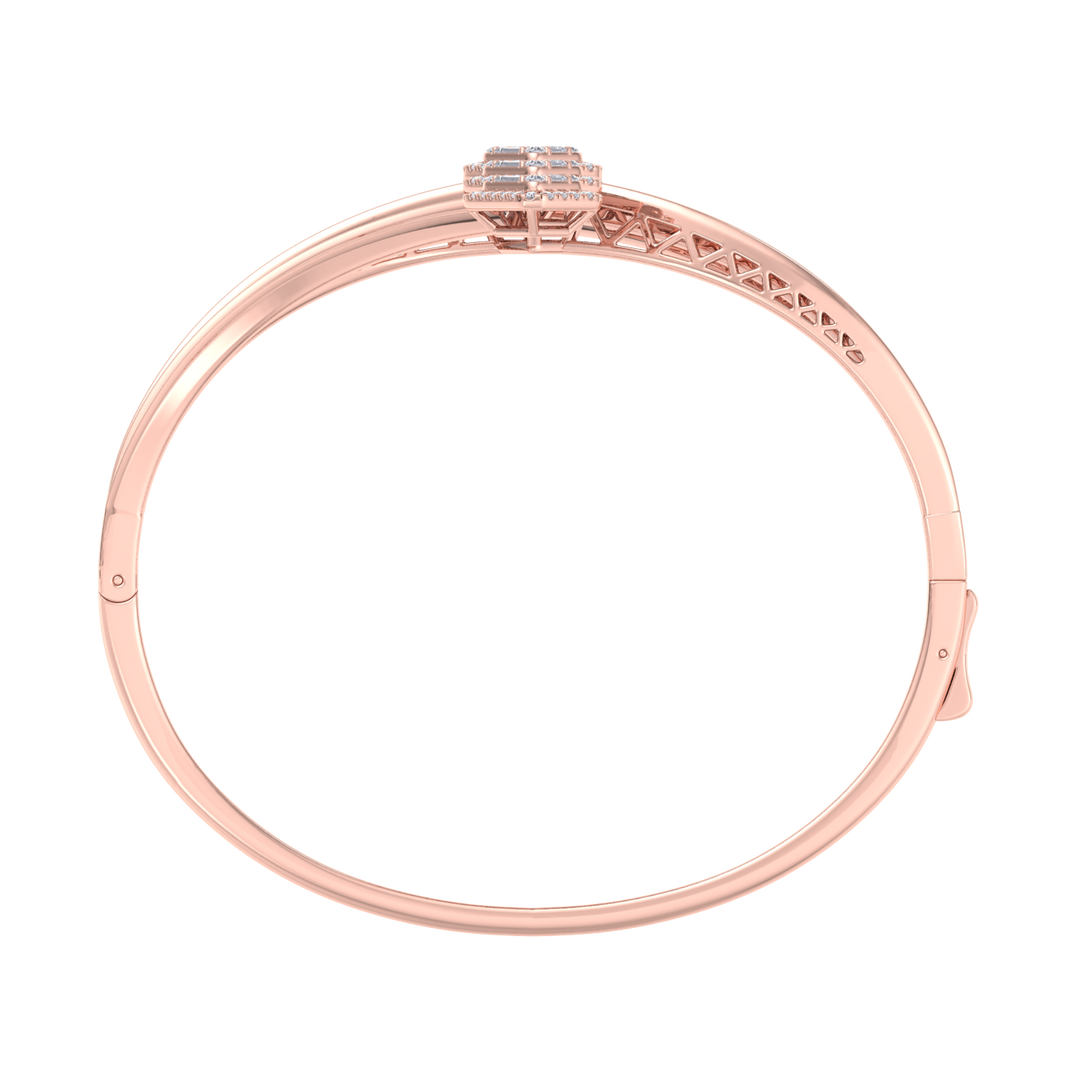 Diamond bangle in rose gold with white diamonds of 3.26 ct in weight