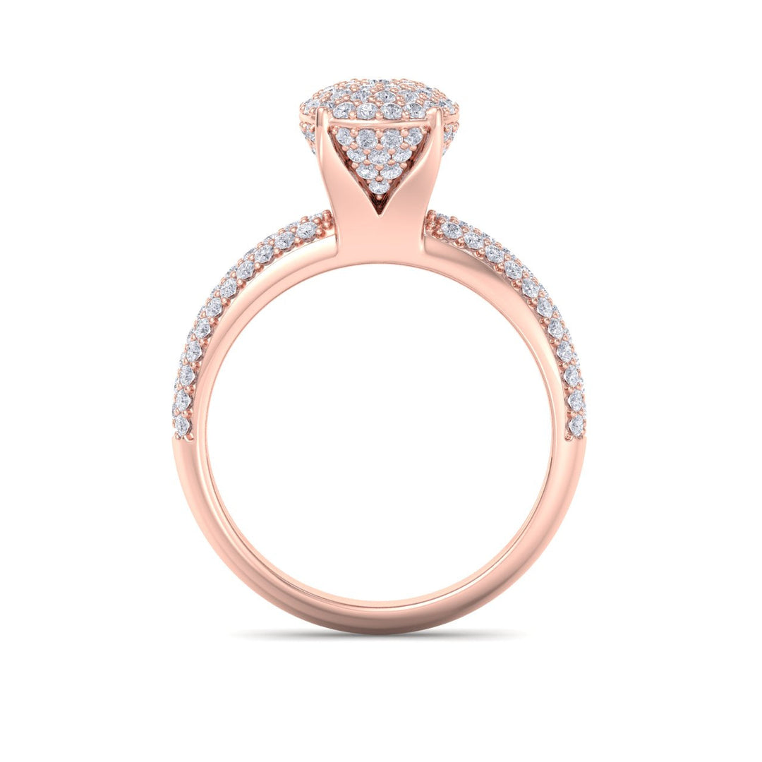 Cluster Diamond ring in yellow gold with white diamonds of 0.71 ct in weight