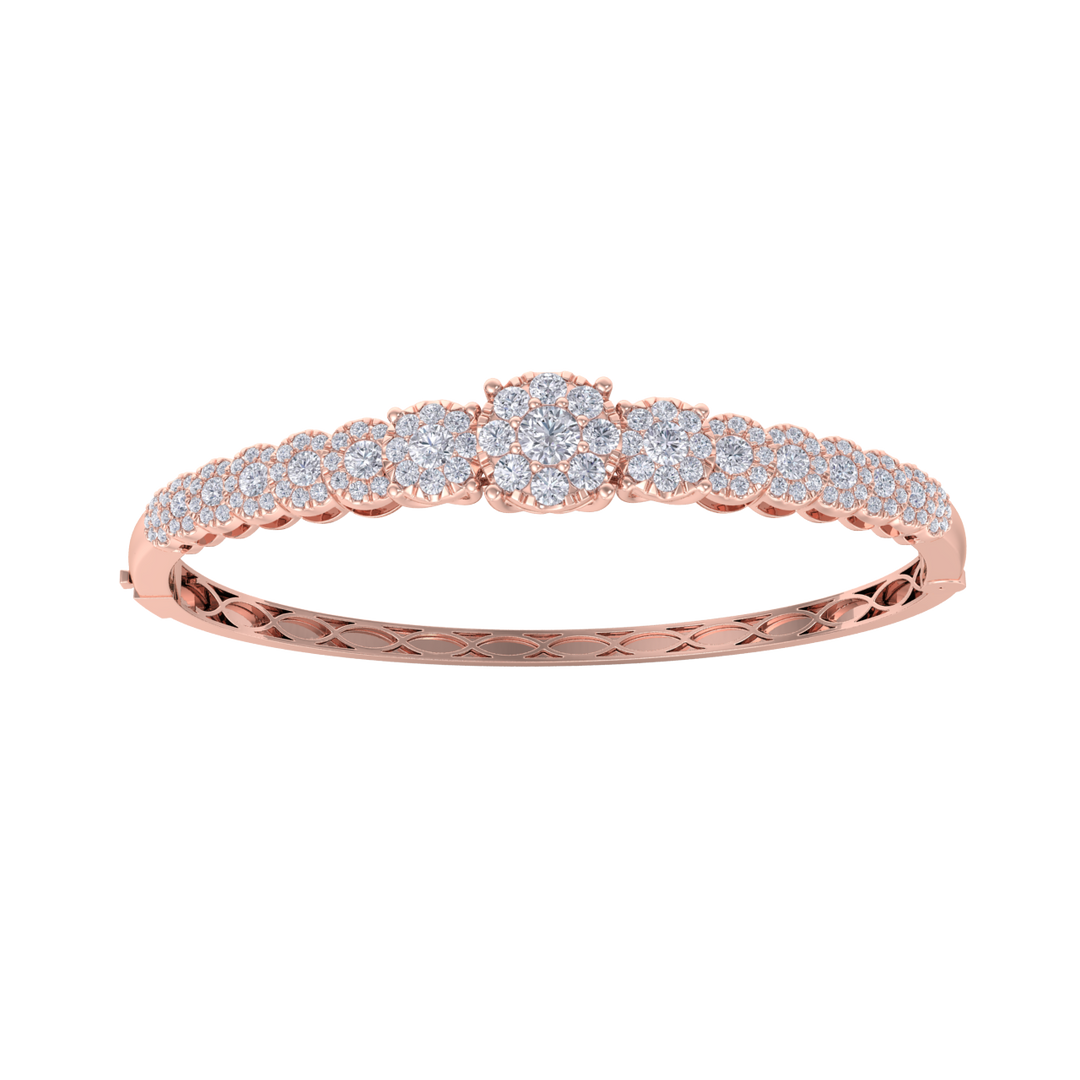 Diamond bangle in rose gold with white diamonds of 2.44 ct in weight