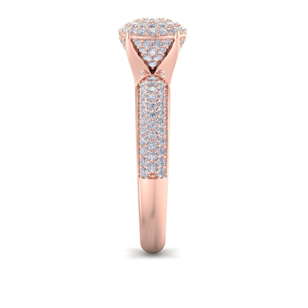 Cluster Diamond ring in yellow gold with white diamonds of 0.71 ct in weight