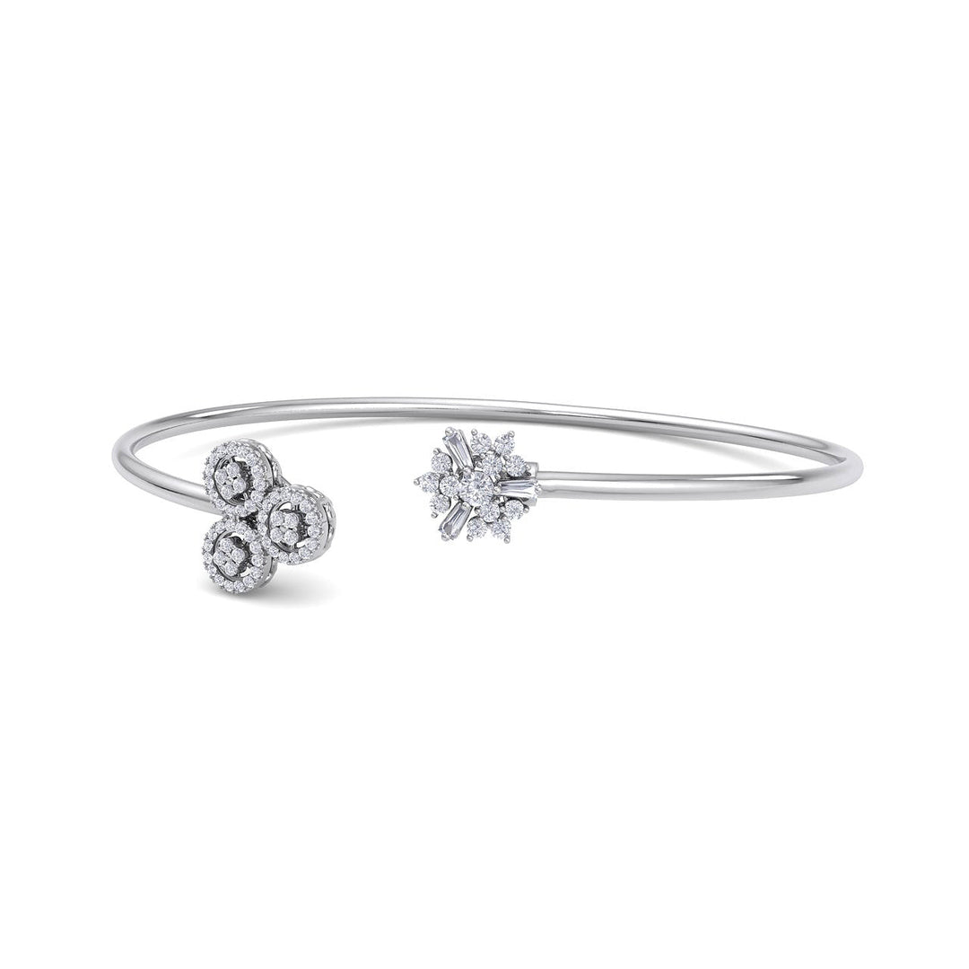 Elegant cuff bracelet in white gold with white diamonds of 0.52 ct in weight