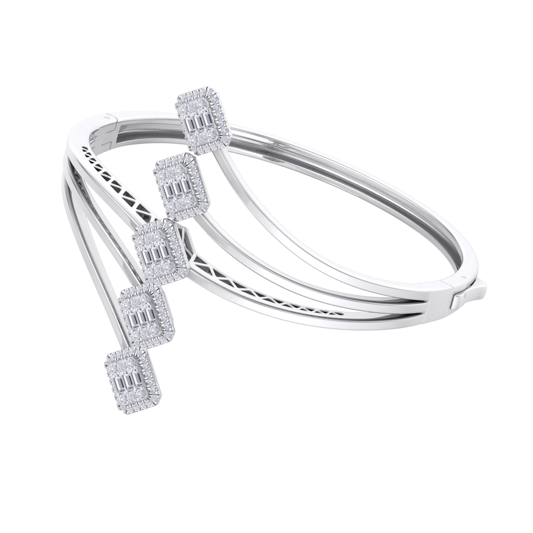 Diamond bangle in rose gold with white diamonds of 3.26 ct in weight