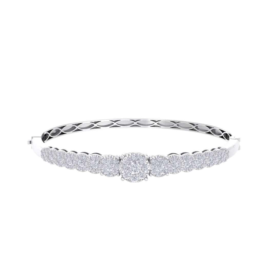 Diamond bangle in rose gold with white diamonds of 2.44 ct in weight