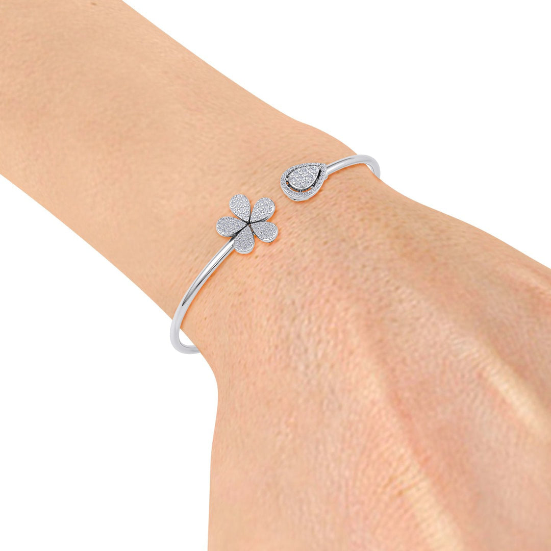 Cuff bracelet in rose gold with white diamonds of 0.49 ct in weight