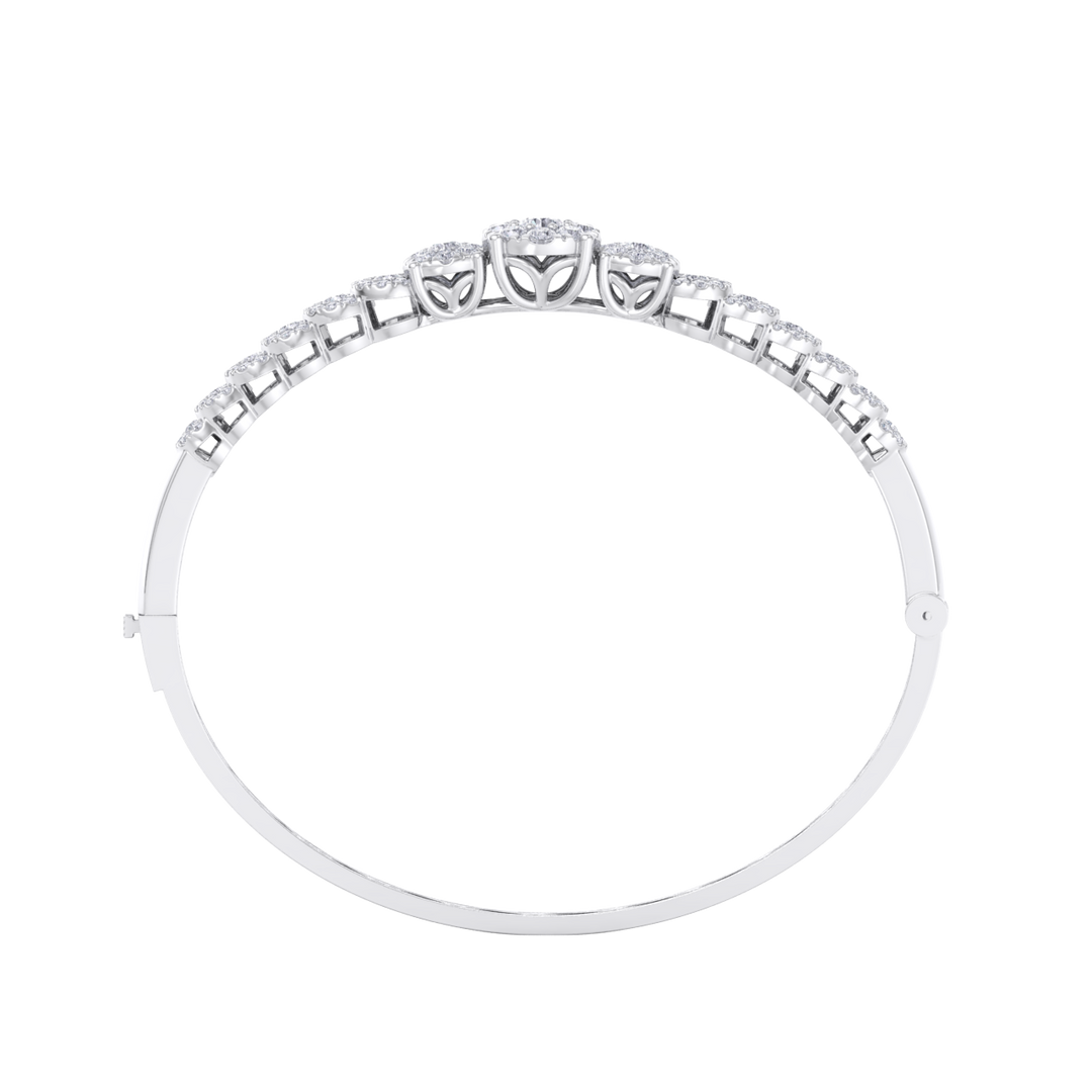 Diamond bangle in rose gold with white diamonds of 2.44 ct in weight