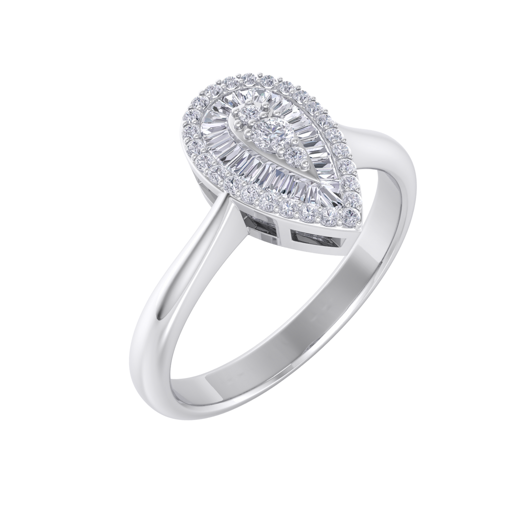 Diamond ring in white gold with white diamonds of 0.39 ct in weight