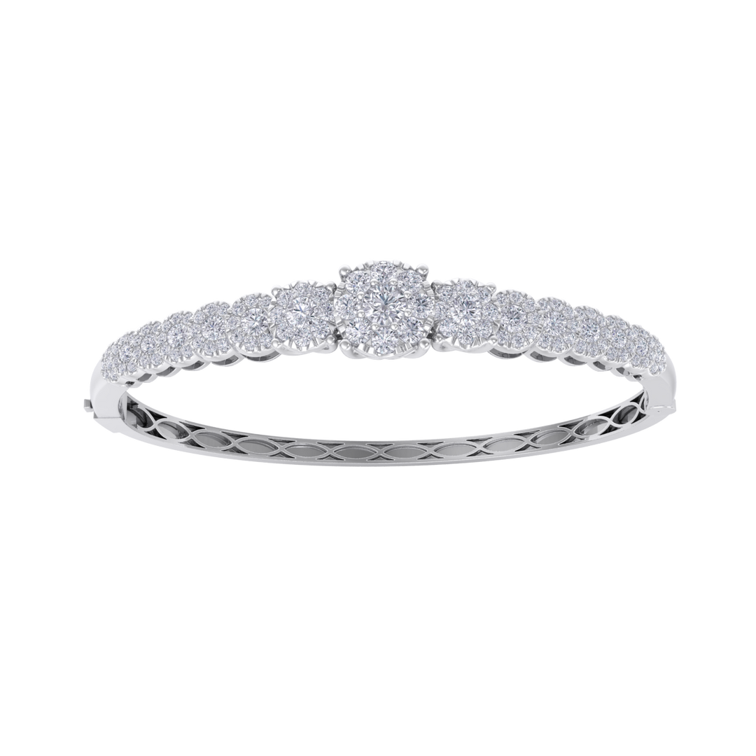 Diamond bangle in rose gold with white diamonds of 2.44 ct in weight