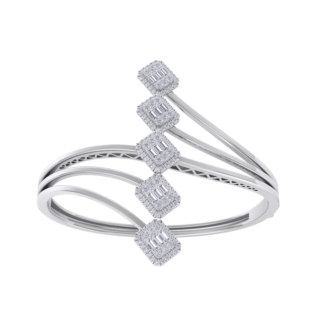 Diamond bangle in rose gold with white diamonds of 3.26 ct in weight