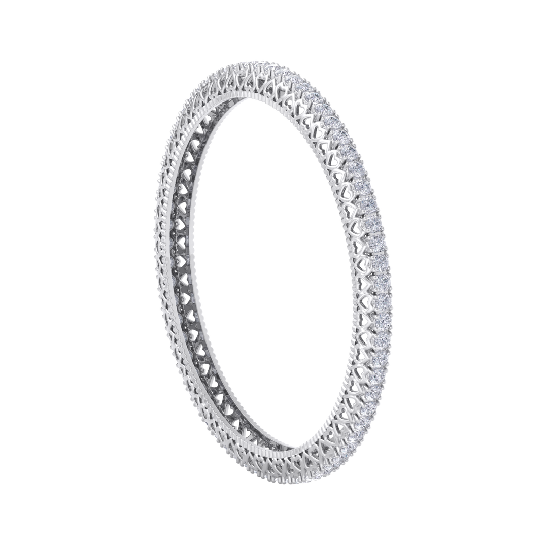 Classic diamond bangle with hearts in white gold with white diamonds of 13.60 ct in weight