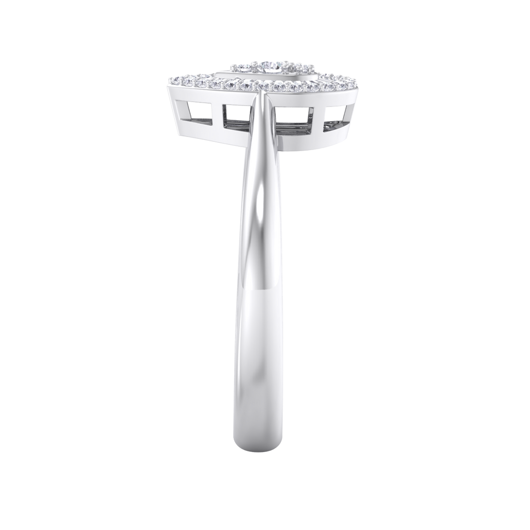 Diamond ring in white gold with white diamonds of 0.39 ct in weight