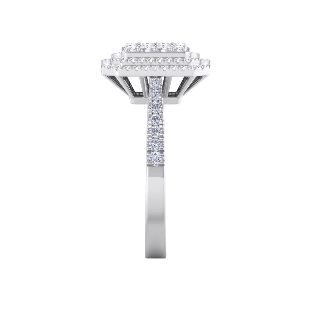 Cluster engagement ring in white gold with white diamonds of 0.64 ct in weight