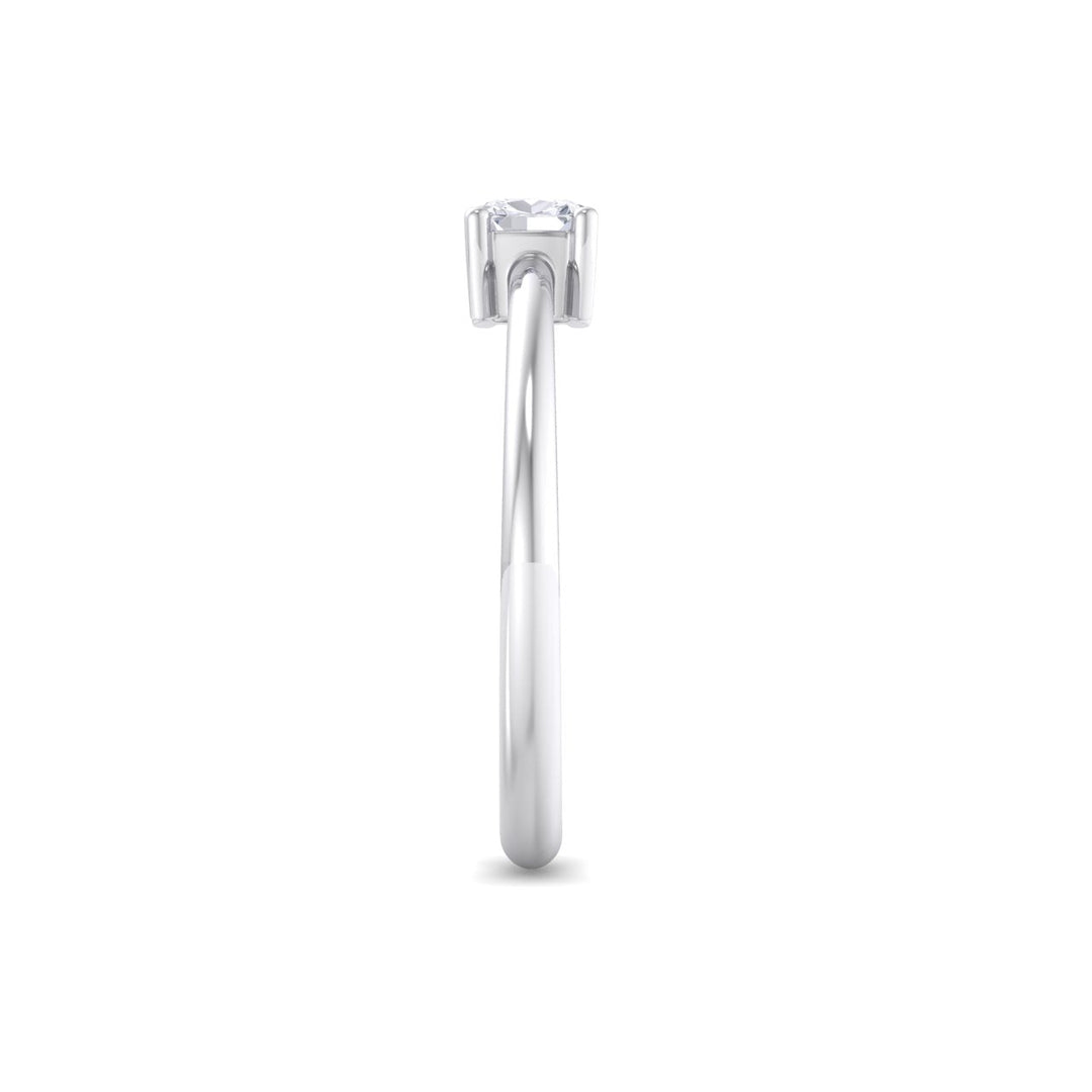 Cute Diamond ring in white gold with white diamonds of 0.25 ct in weight
