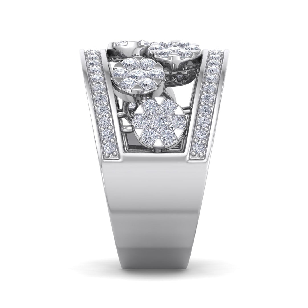 Beautiful ring in yellow gold with white diamonds of 1.07  ct in weight