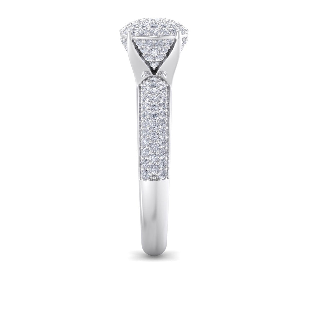 Cluster Diamond ring in yellow gold with white diamonds of 0.71 ct in weight