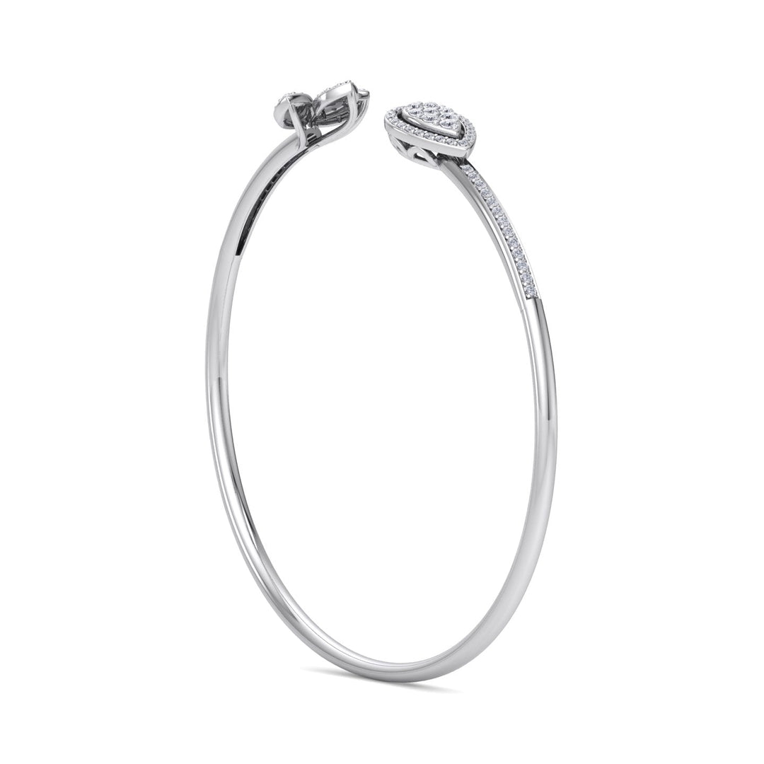 Diamond cuff bracelet in yellow gold with white diamonds of 0.56 ct in weight