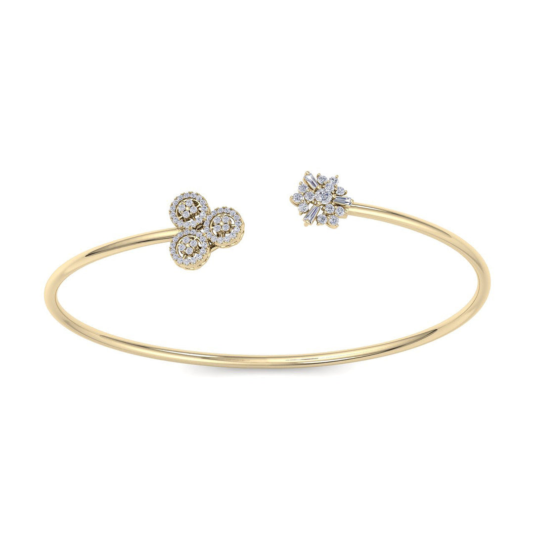 Elegant cuff bracelet in white gold with white diamonds of 0.52 ct in weight