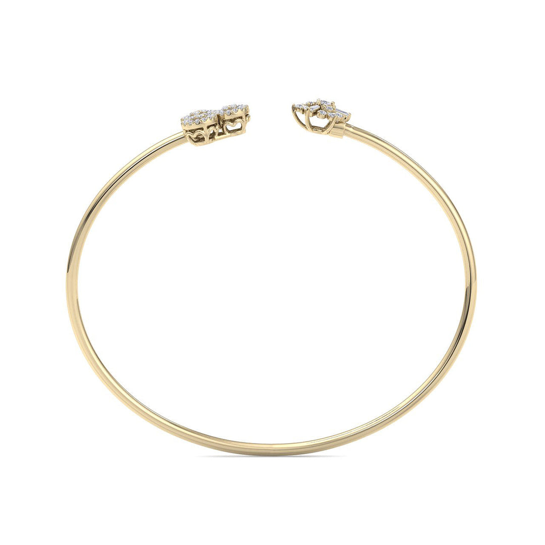 Elegant cuff bracelet in white gold with white diamonds of 0.52 ct in weight