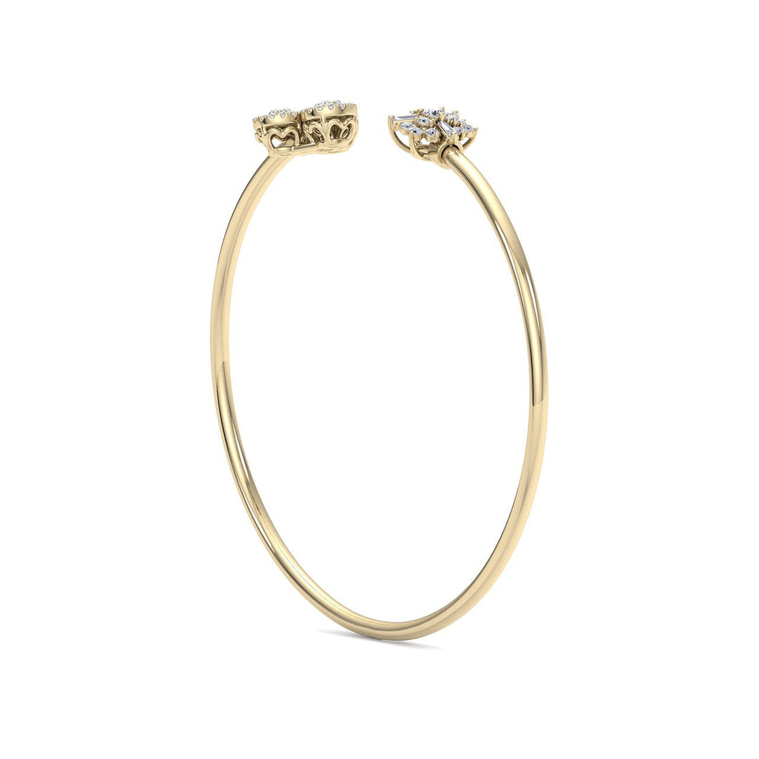 Elegant cuff bracelet in white gold with white diamonds of 0.52 ct in weight