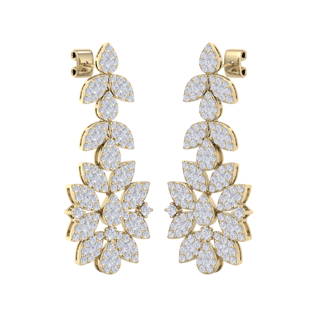 Chandelier earrings in yellow gold with white diamonds of 3.03 ct in weight