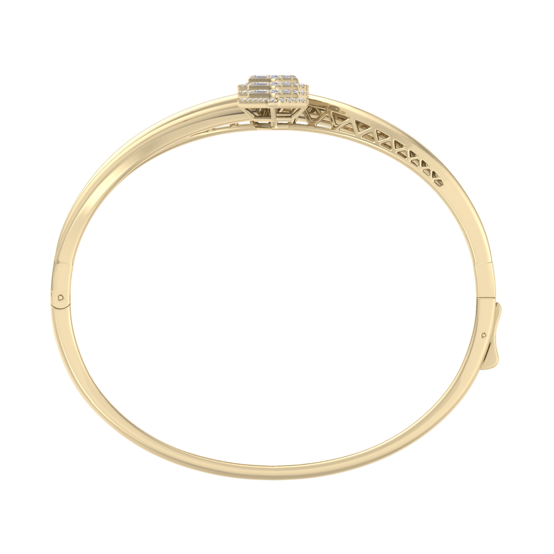 Diamond bangle in rose gold with white diamonds of 3.26 ct in weight