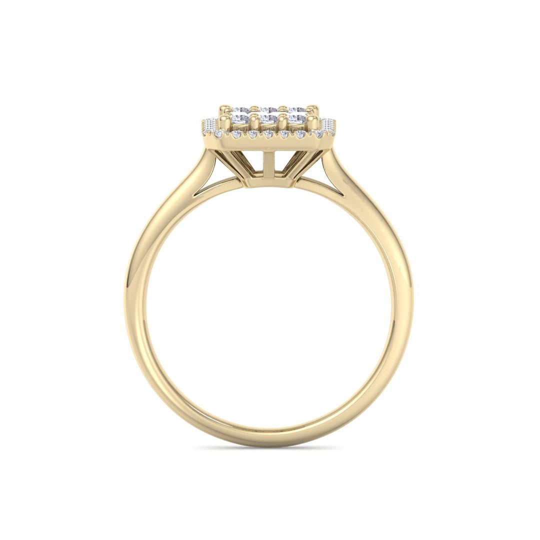 Cluster square engagement ring in yellow gold with white diamonds of 0.45 ct in weight