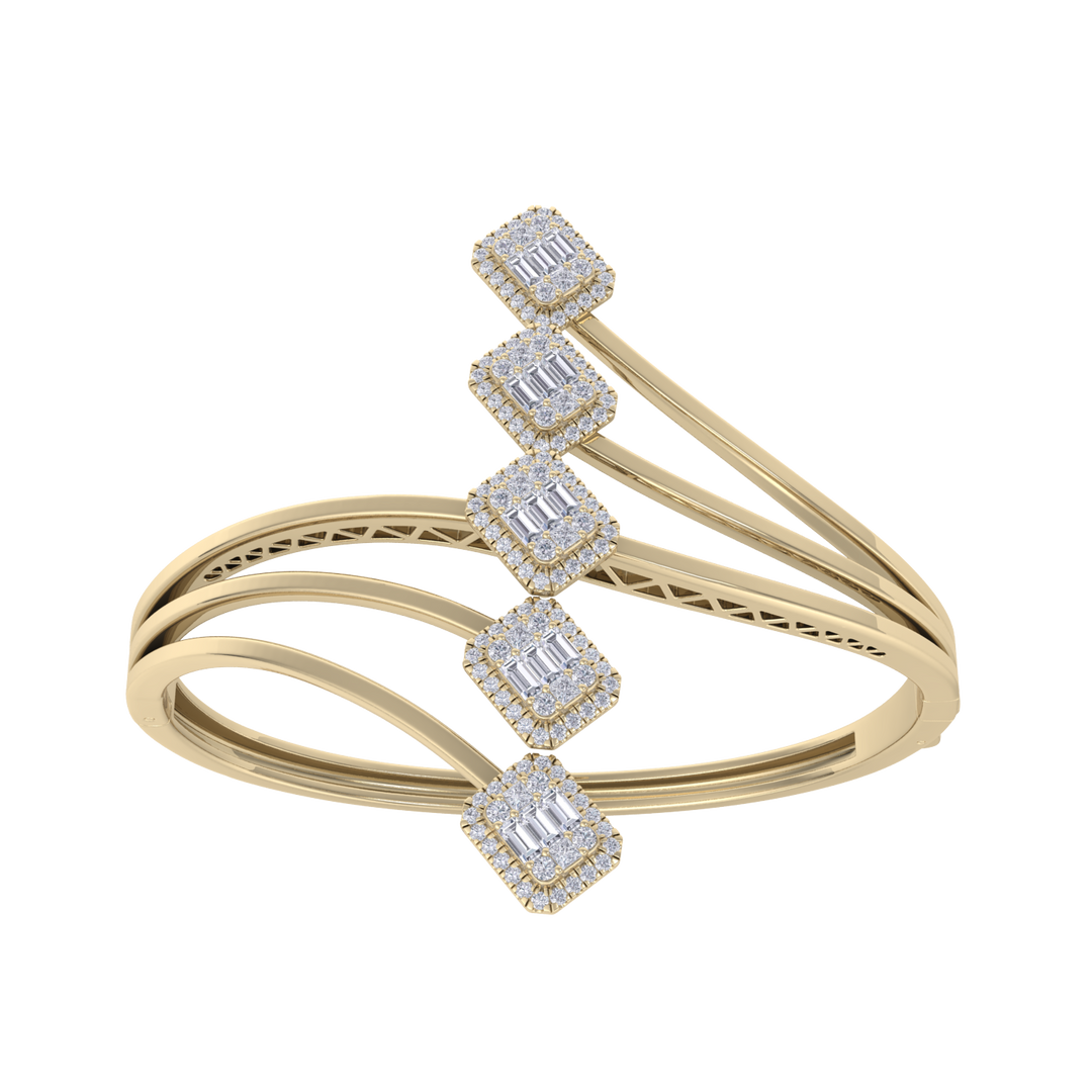 Diamond bangle in rose gold with white diamonds of 3.26 ct in weight