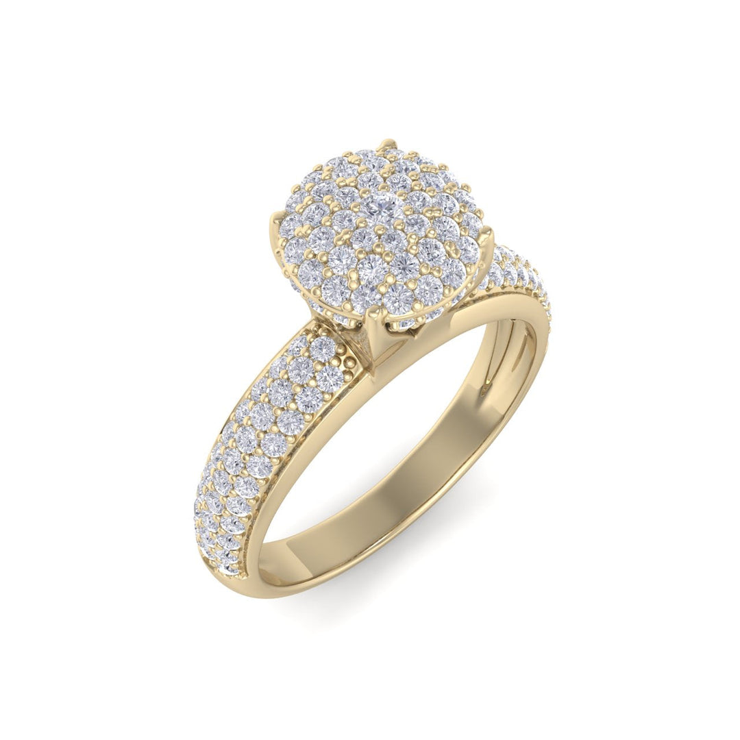 Cluster Diamond ring in rose gold with white diamonds of 0.71 ct in weight