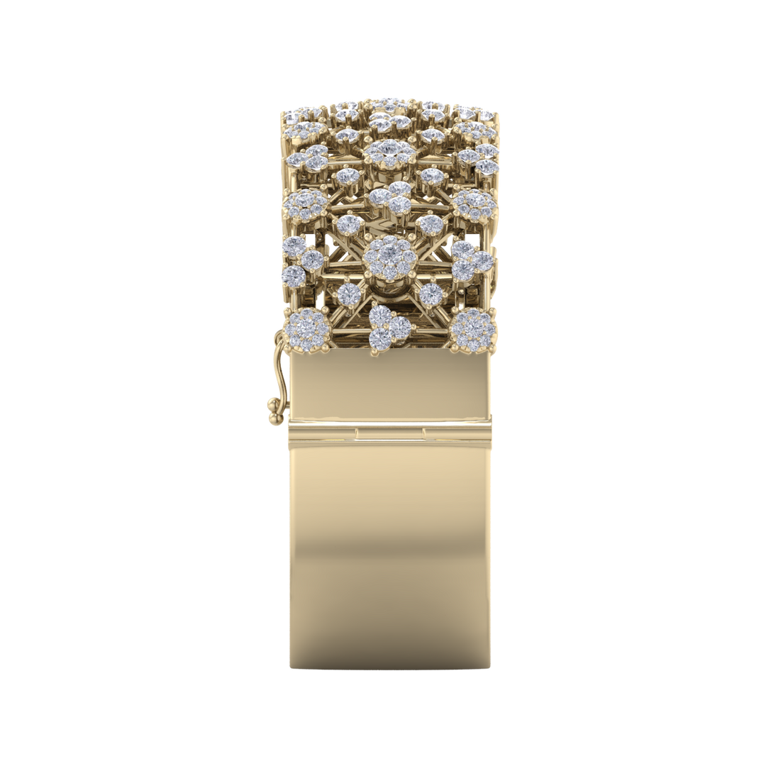 Diamond bangle in rose gold with white diamonds of 6.21 ct in weight