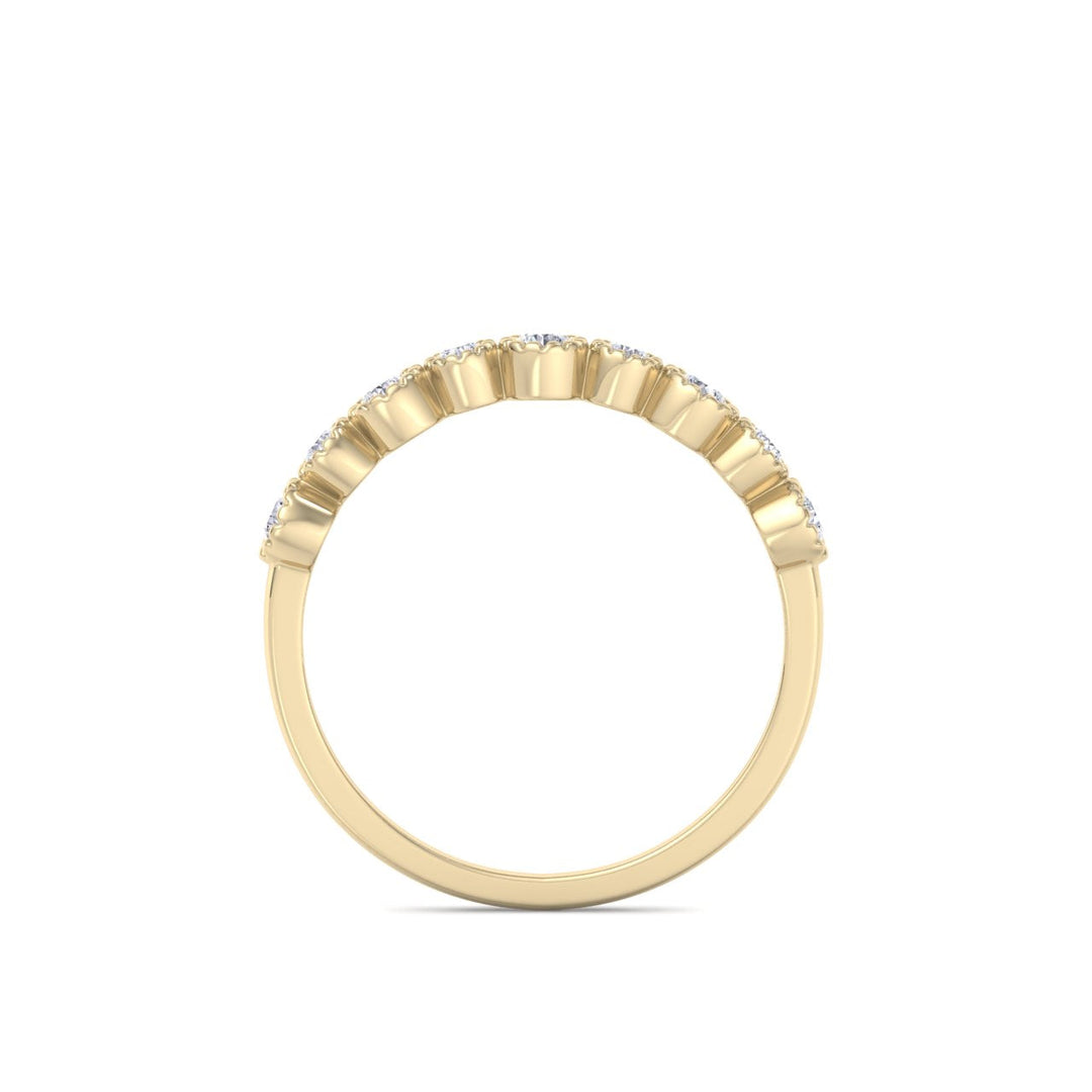 Milgrain wedding band in rose gold with white diamonds of 0.25 ct in weight
