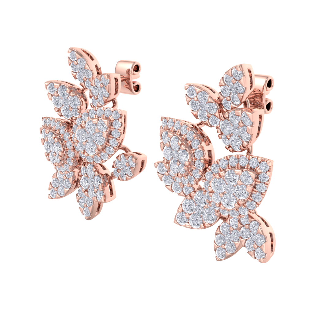 Flower shaped stud earrings in white gold with white diamonds of 3.11 ct in weight