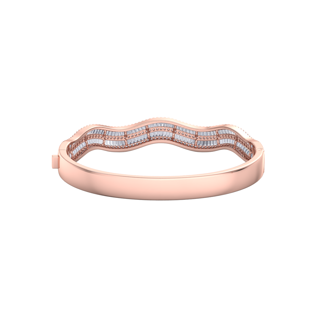 Wave bangle in rose gold with white diamonds of 3.10 ct in weight