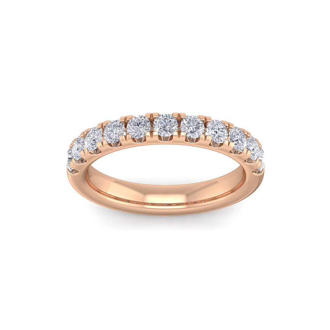 Pavé diamond ring in rose gold with medium sized white diamonds of 1.01 ct in weight