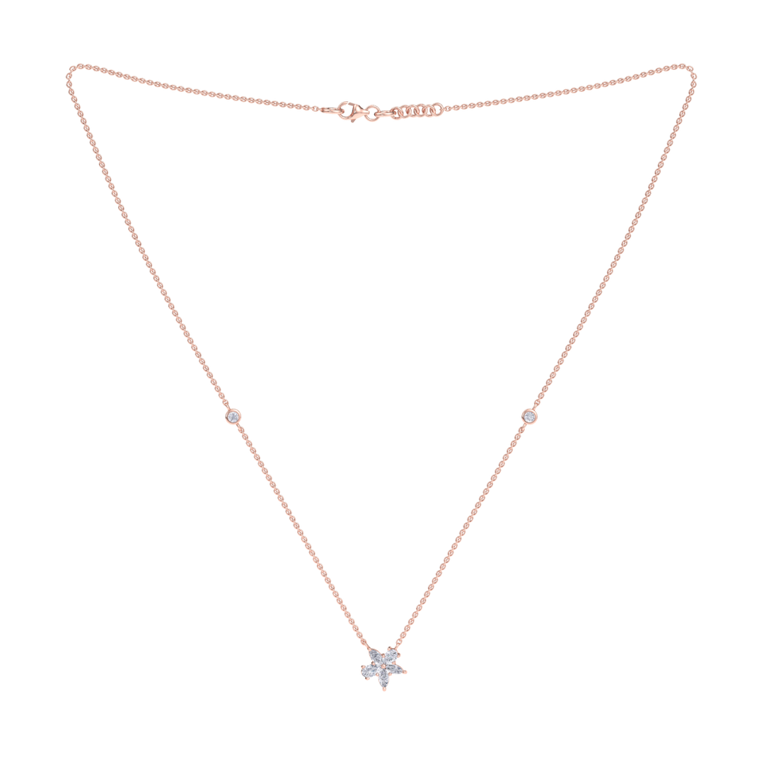 Petite flower necklace in yellow gold with white diamonds of 0.61 ct in weight