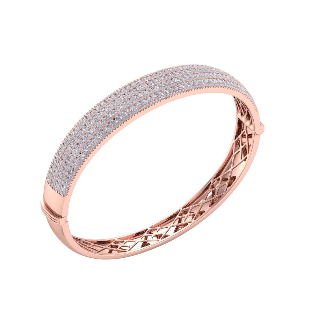 Diamond bangle in white gold with white diamonds of 6.97 ct in weight