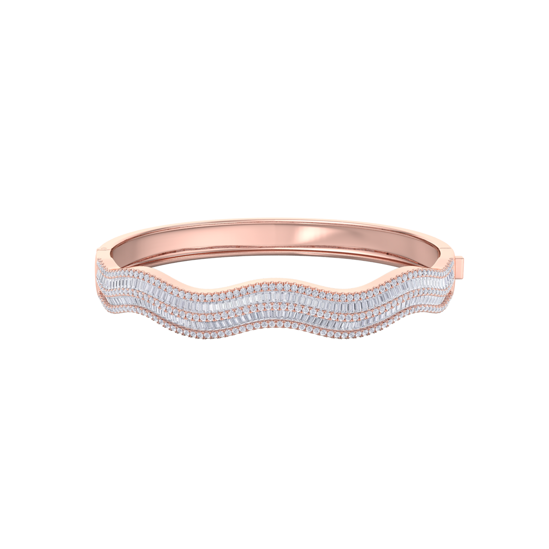 Wave bangle in rose gold with white diamonds of 3.10 ct in weight