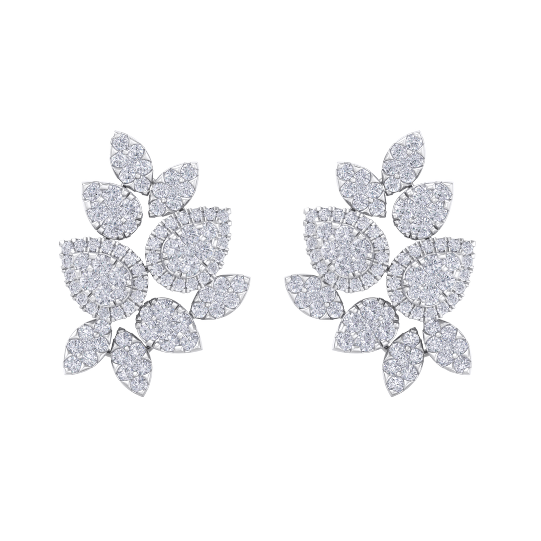 Flower shaped stud earrings in white gold with white diamonds of 3.11 ct in weight