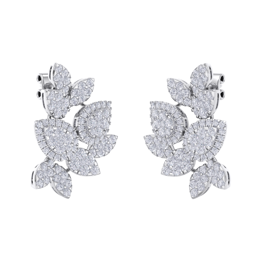 Flower shaped stud earrings in white gold with white diamonds of 3.11 ct in weight