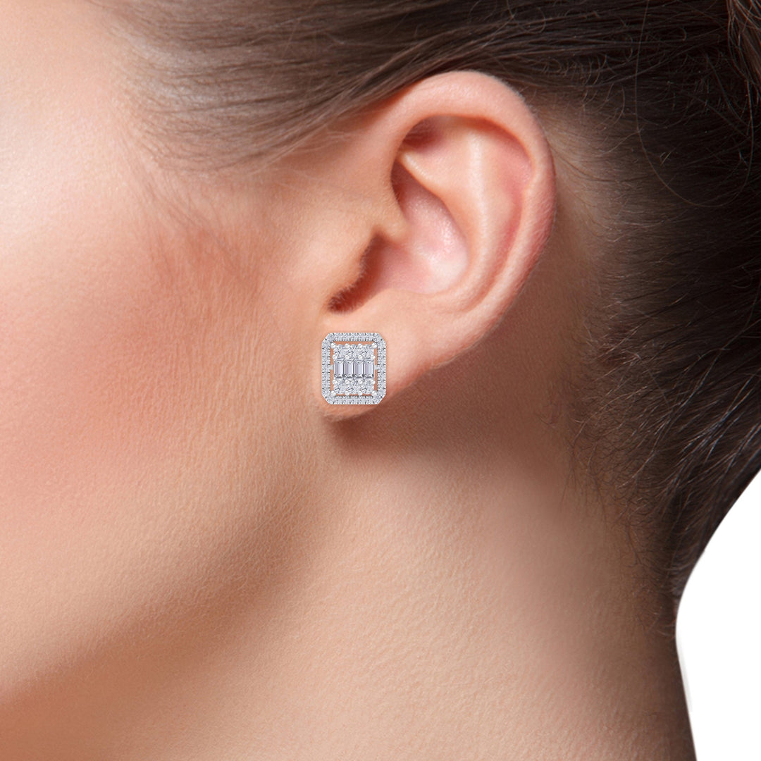 Square earrings in rose gold with baguette white diamonds of 0.89 ct in weight