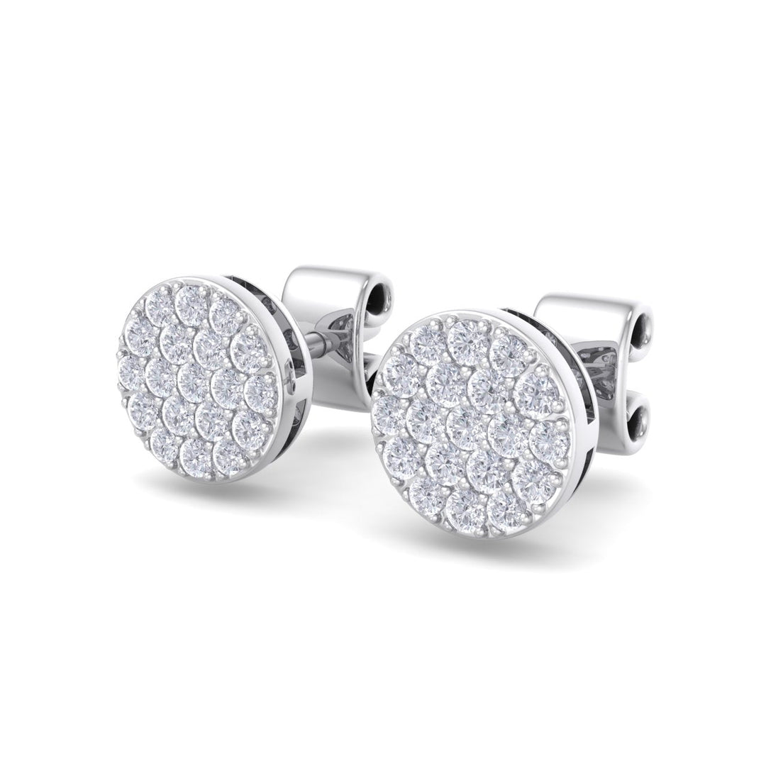 Classic round stud earrings in white gold with white diamonds of 0.26 ct in weight