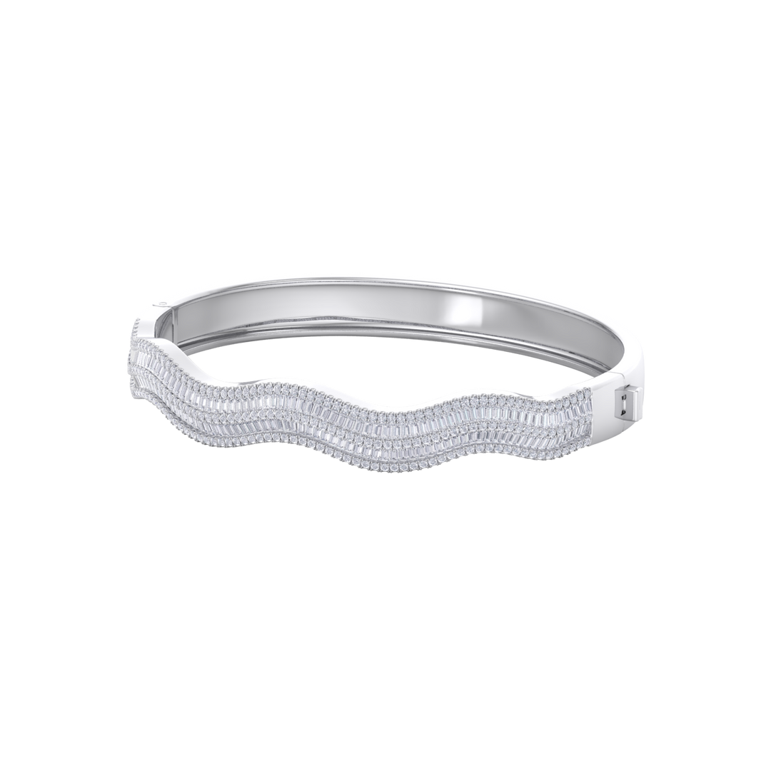 Wave bangle in rose gold with white diamonds of 3.10 ct in weight