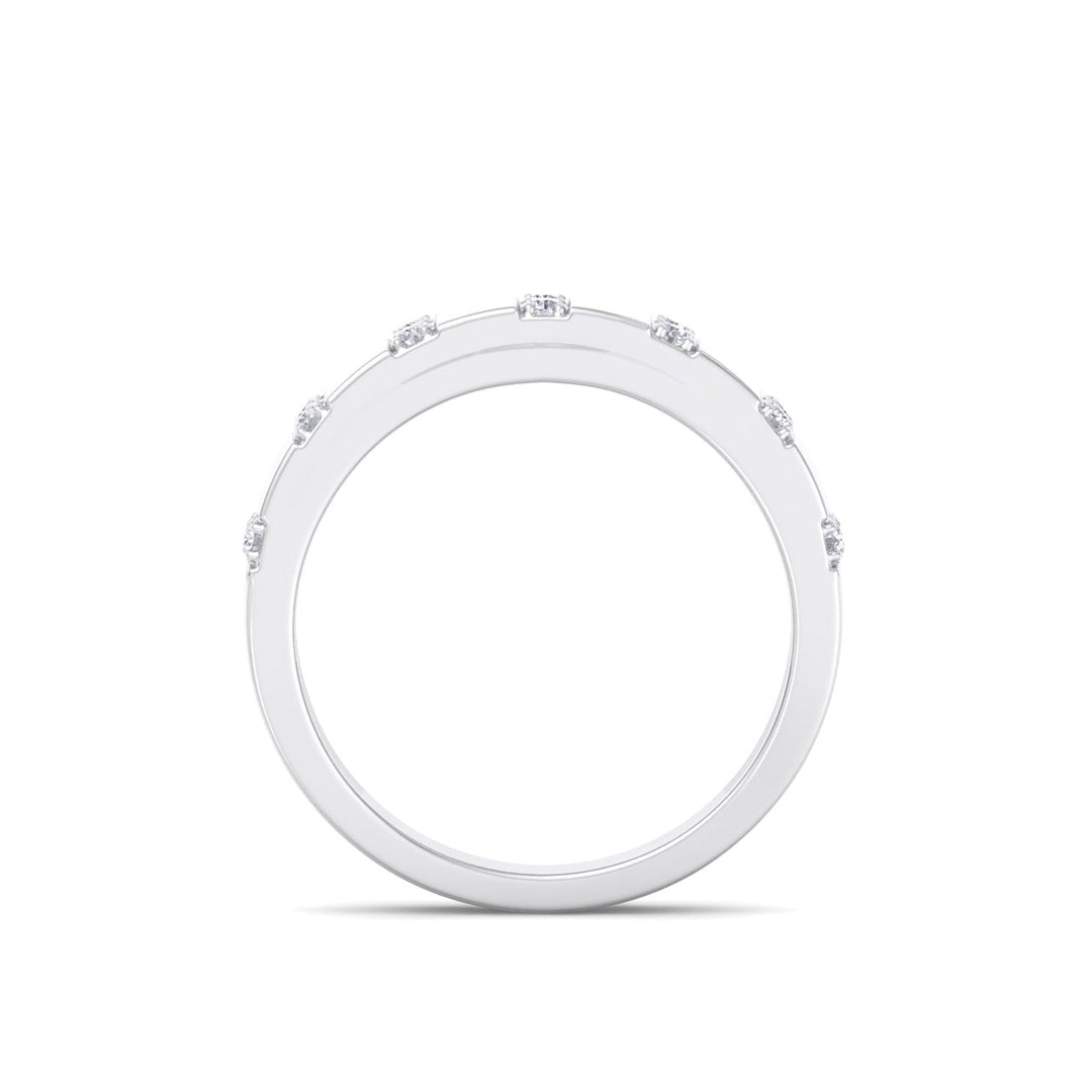 Beautiful Ring in white gold with white diamonds of 0.21 ct in weight