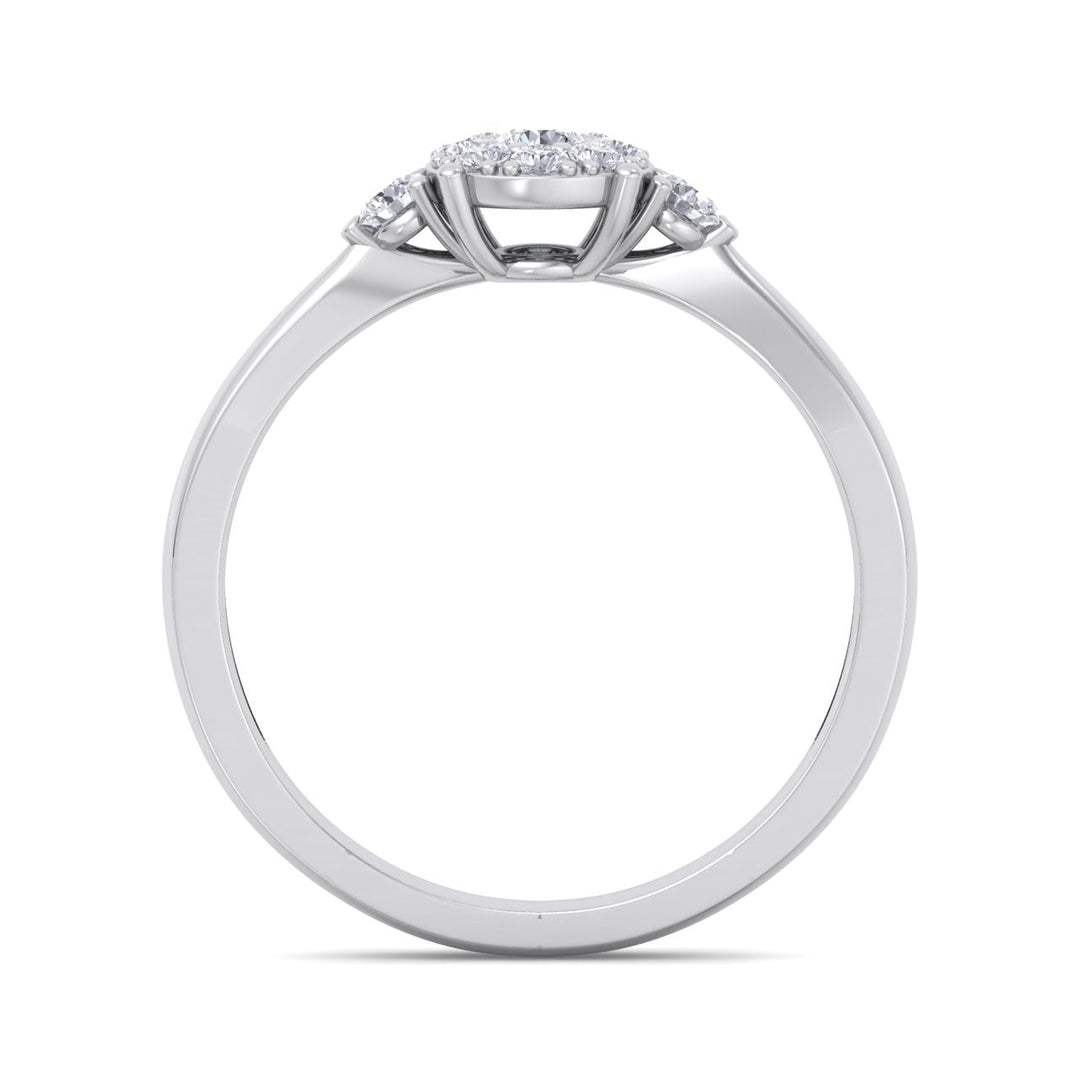 Elegant diamond ring in white gold with white diamonds of 0.33 ct in weight