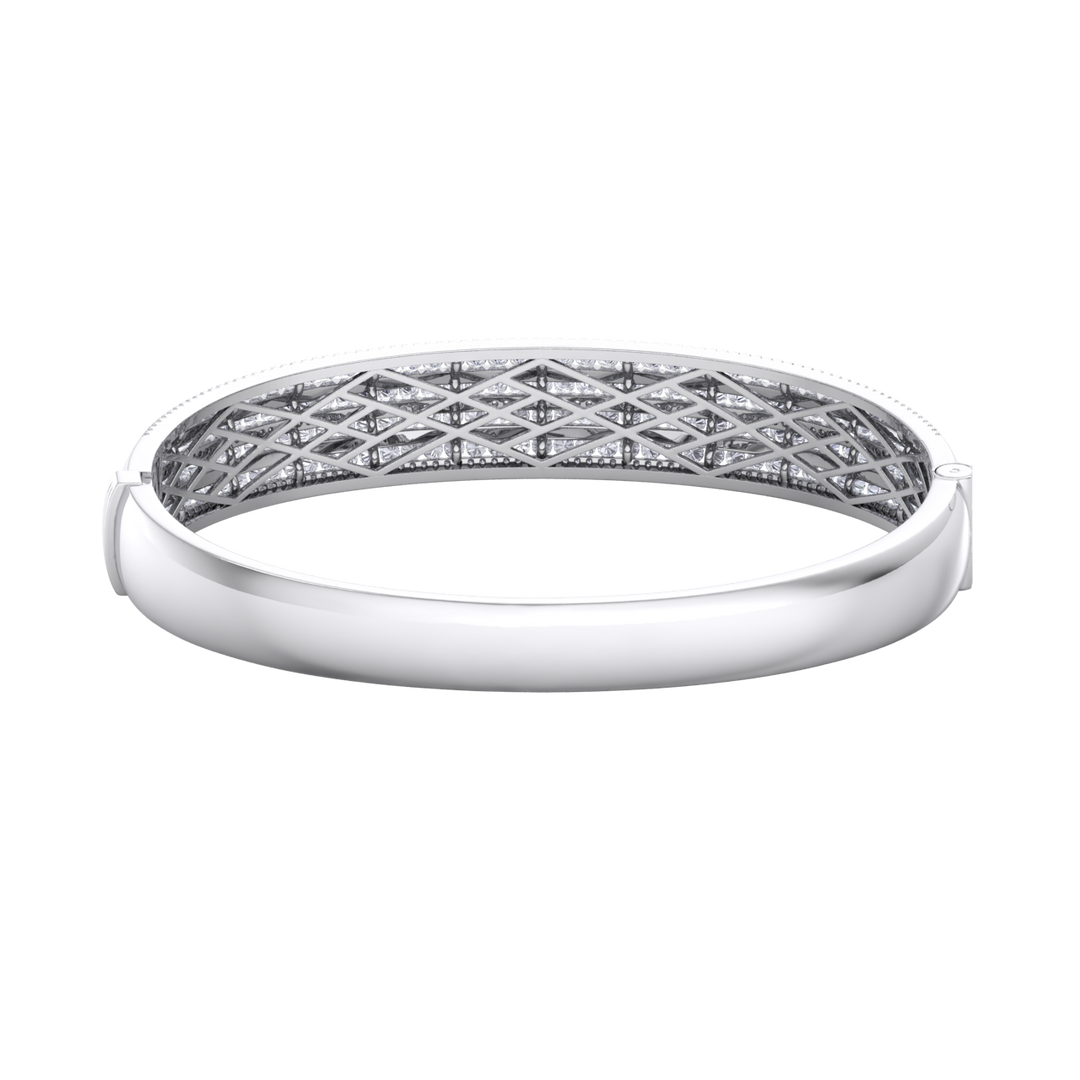 Diamond bangle in white gold with white diamonds of 6.97 ct in weight