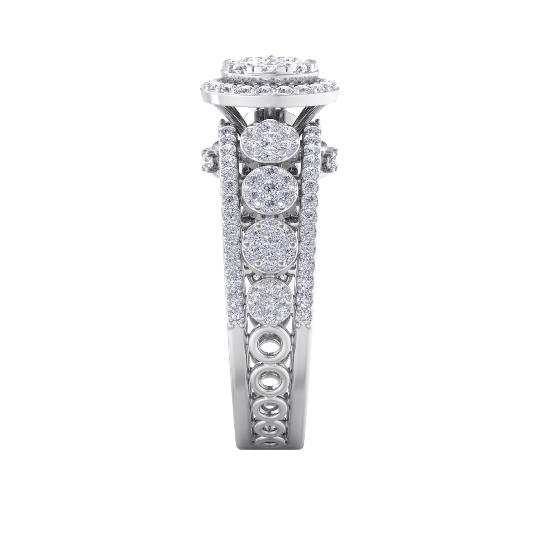 Halo cluster ring in white gold with white diamonds of 1.53 ct in weight