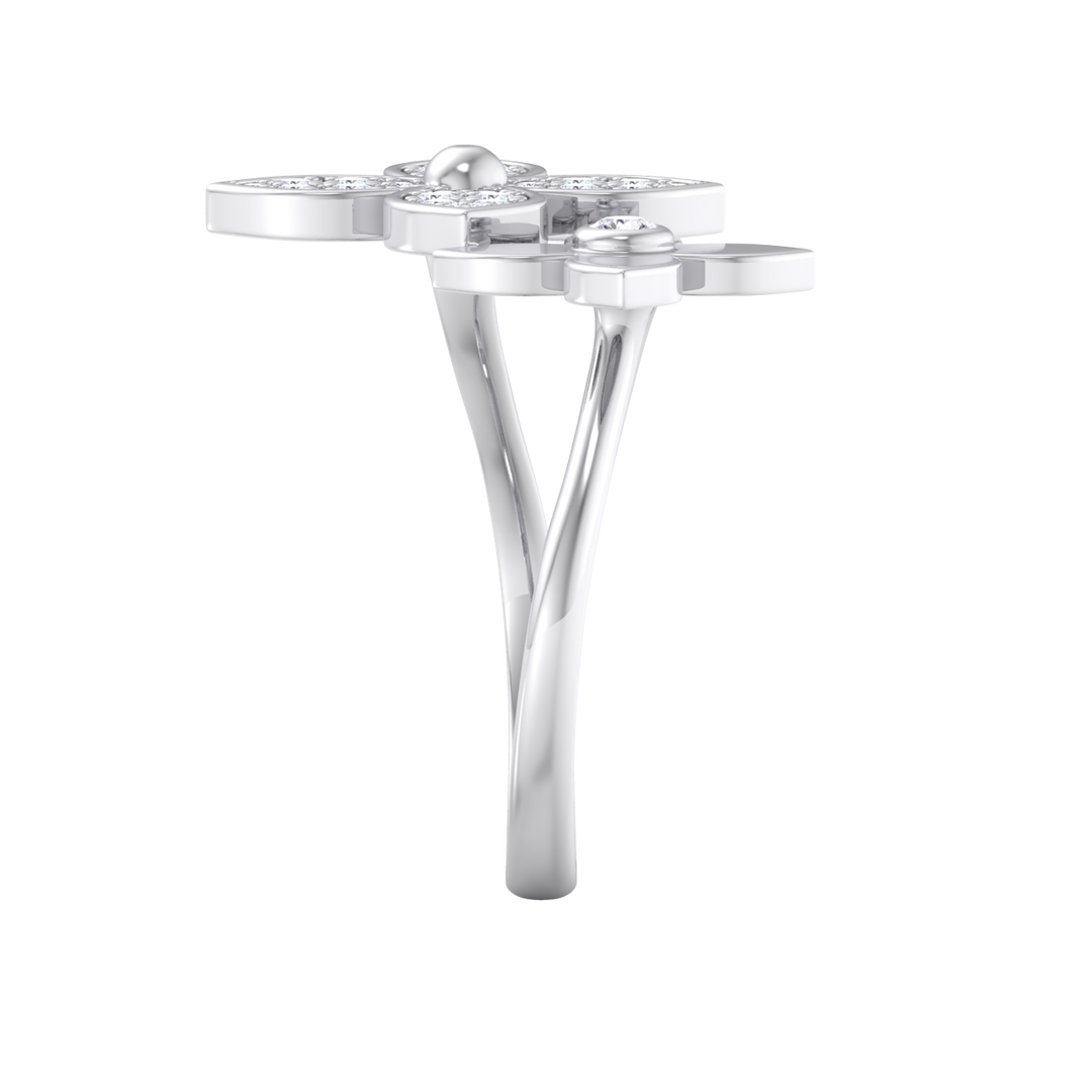Ring with flowers in white gold with white diamonds of 0.56 ct in weight