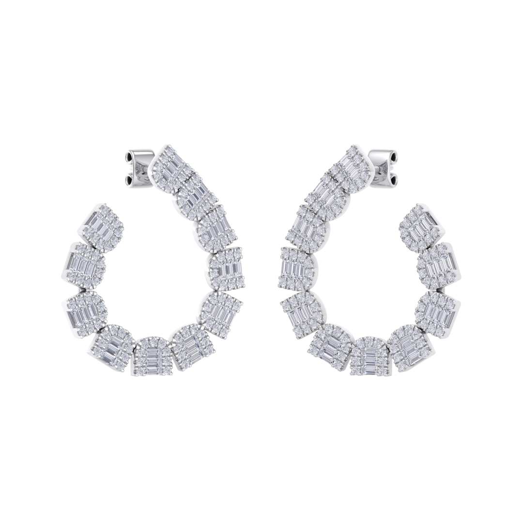 Circle studs in white gold with white diamonds of 5.82 ct in weight